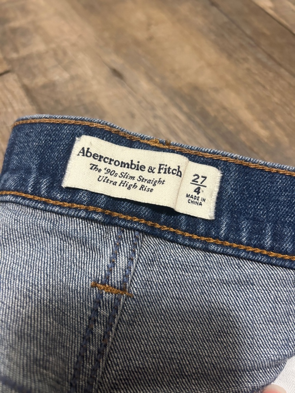 A&F 90s Slim Straight Ultra High Rise - Picture 2 of 2